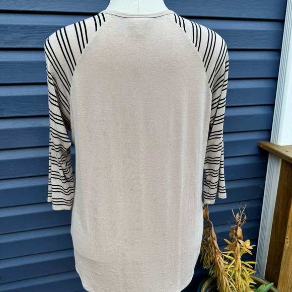 EUC LuLaRoe Randy Women’s Size L 3/4 black striped sleeve Shirt Top solid body - Picture 2 of 7